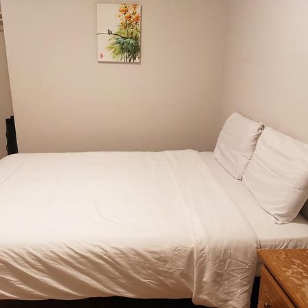 Апартаменты Cozy Private Rm Heart Of North York Free Parking Full Kitchen Close To Downtown Торонто Экстерьер фото